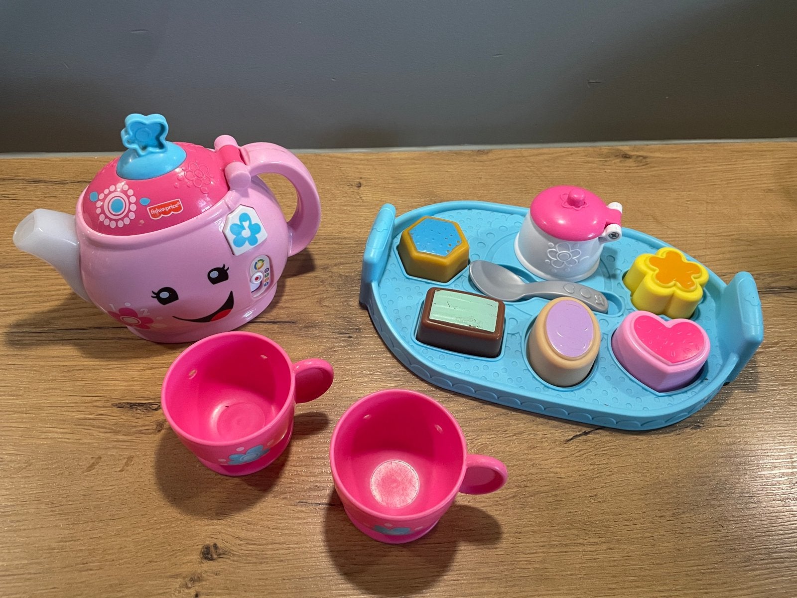 Theepotje fisher prive en leuk doosje, Kinderen en Baby's, Speelgoed | Fisher-Price, Ophalen of Verzenden, Zo goed als nieuw, Speelset