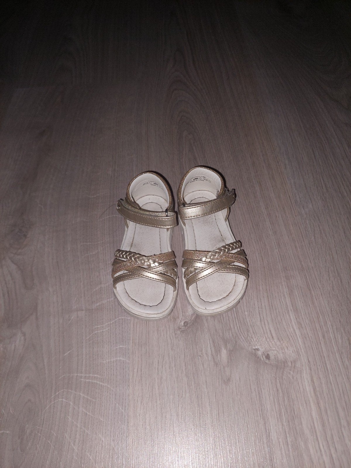 Gouden sandalen voor meisjes, maat 22, Gebruikt, Meisje, Schoenen, Ophalen of Verzenden