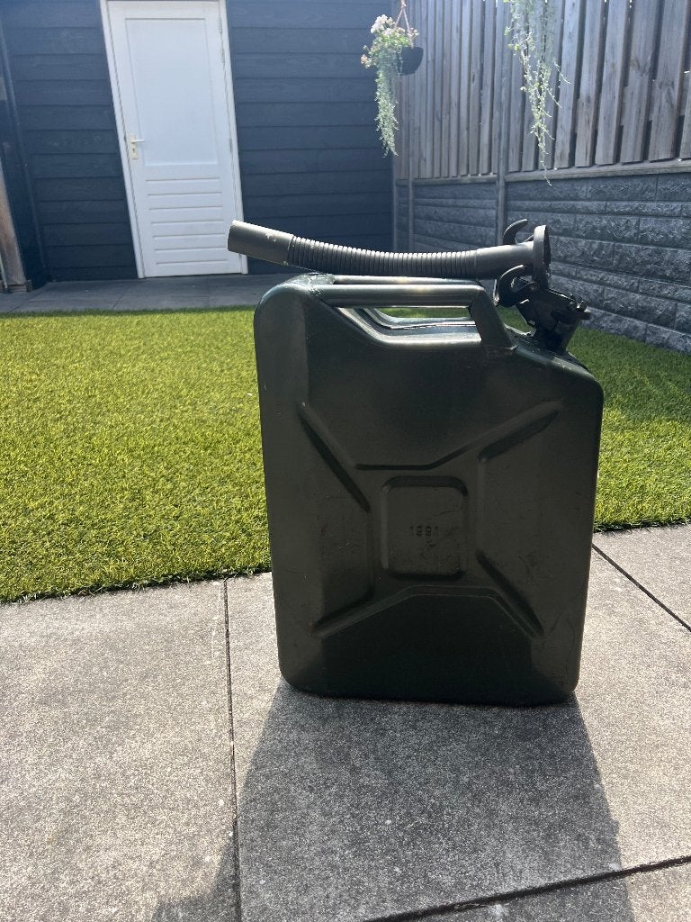 Metalen jerrycan voor brandstof, Ophalen, Gebruikt