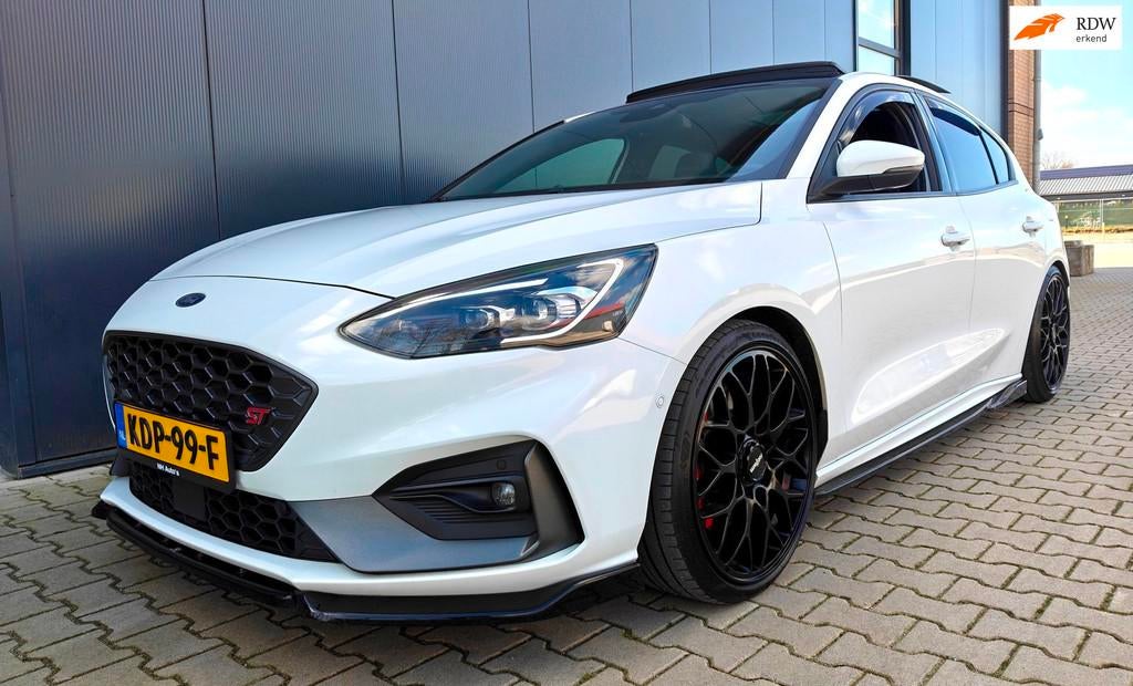 Ford FOCUS 2.3 EcoBoost ST-3 Pano Camera Performance Pack, 1408 kg, Gebruikt, 4 cilinders, Bedrijf