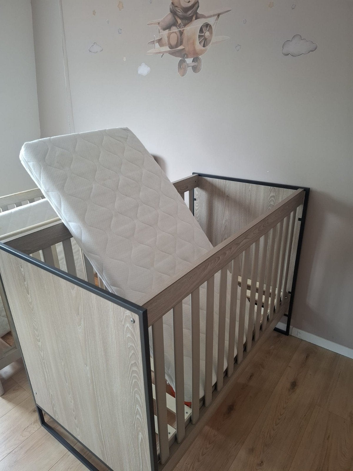 Baby kamer te koop aangeboden (ledikant, kast en commode), Kinderen en Baby's, Babywiegjes en Ledikanten, Ophalen, Zo goed als nieuw