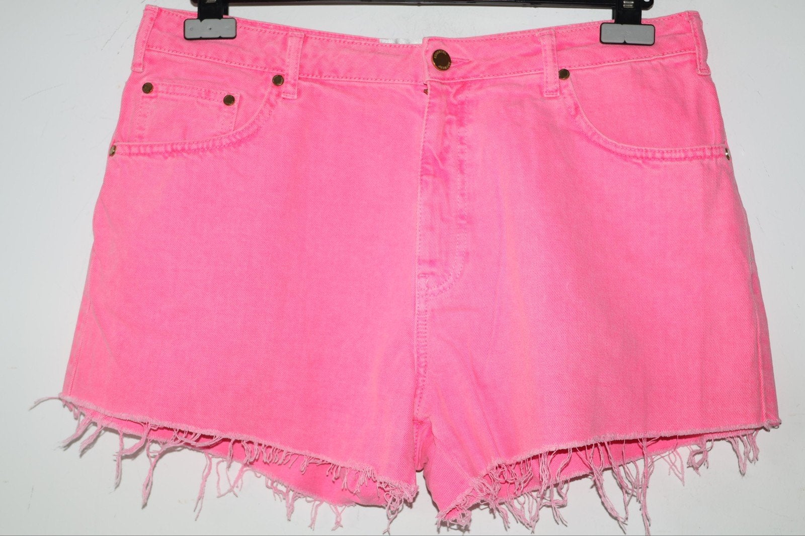 Essentiel Antwerp Korte Broek Maat 30 (40/L) Neon Roze, Kleding | Dames, Kort, Onbekend, Ophalen of Verzenden, Zo goed als nieuw
