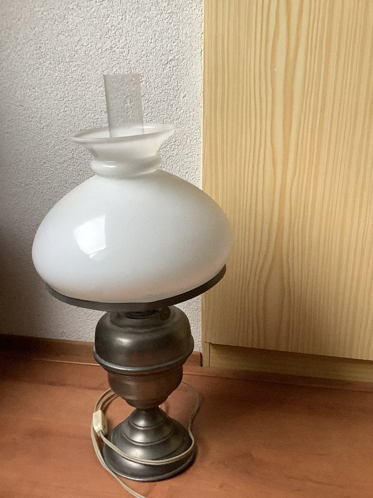 Tinnen lamp en maatbekerset en diversen tinnen voorwerpen, Ophalen