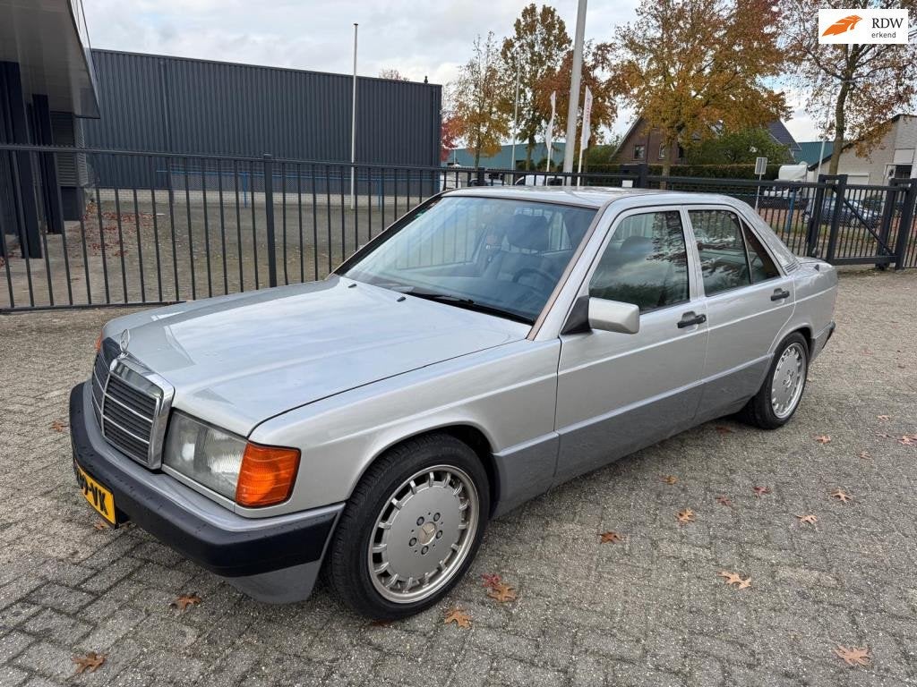 Mercedes-Benz 190-serie 2.6 E, Auto's, Automaat, Achterwielaandrijving, Gebruikt, 2599 cc