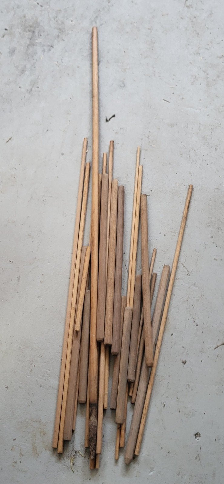 Ronde houten stokken, Ophalen