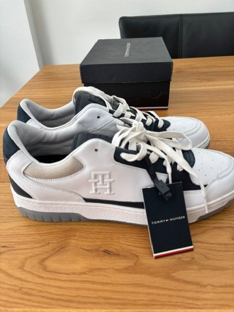 Tommy Hilfiger sneakers nieuw maat 44, Kleding | Heren, Schoenen, Wit, Tommy Hilfiger, Nieuw, Ophalen of Verzenden
