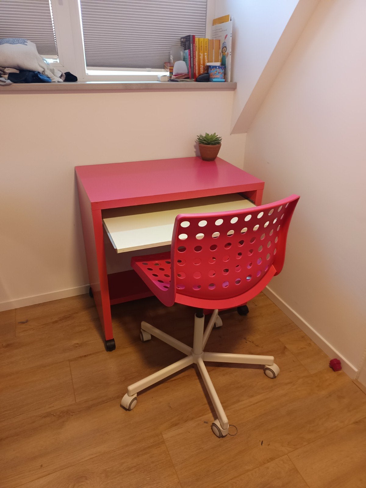 Roze kinderbureau met uitschuifbaar toetsenbordblad, Huis en Inrichting, Ophalen, Gebruikt, Roze, Overige merken