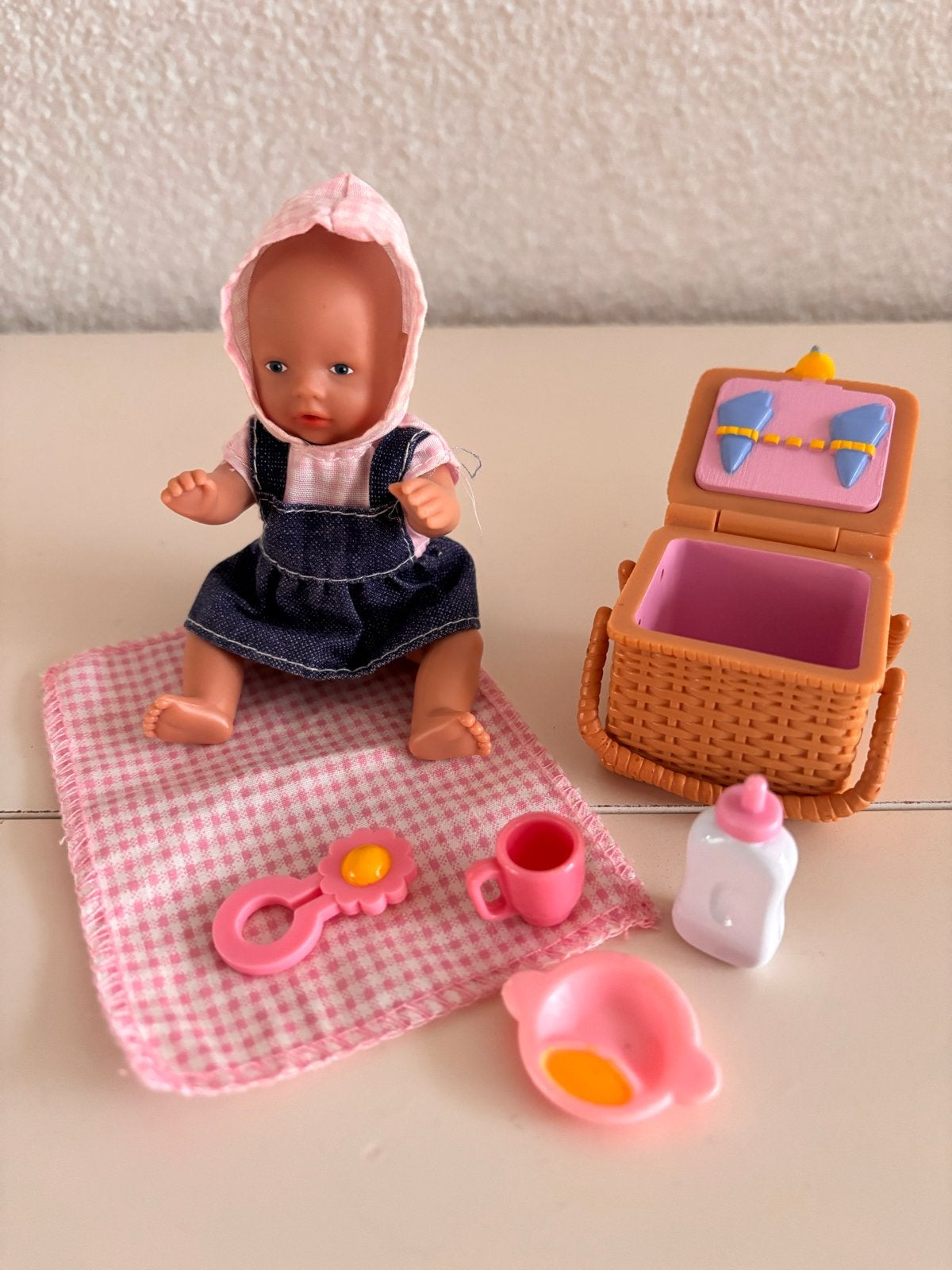 Mini Baby Born met picknicksetje, Ophalen of Verzenden, Gebruikt, Babypop