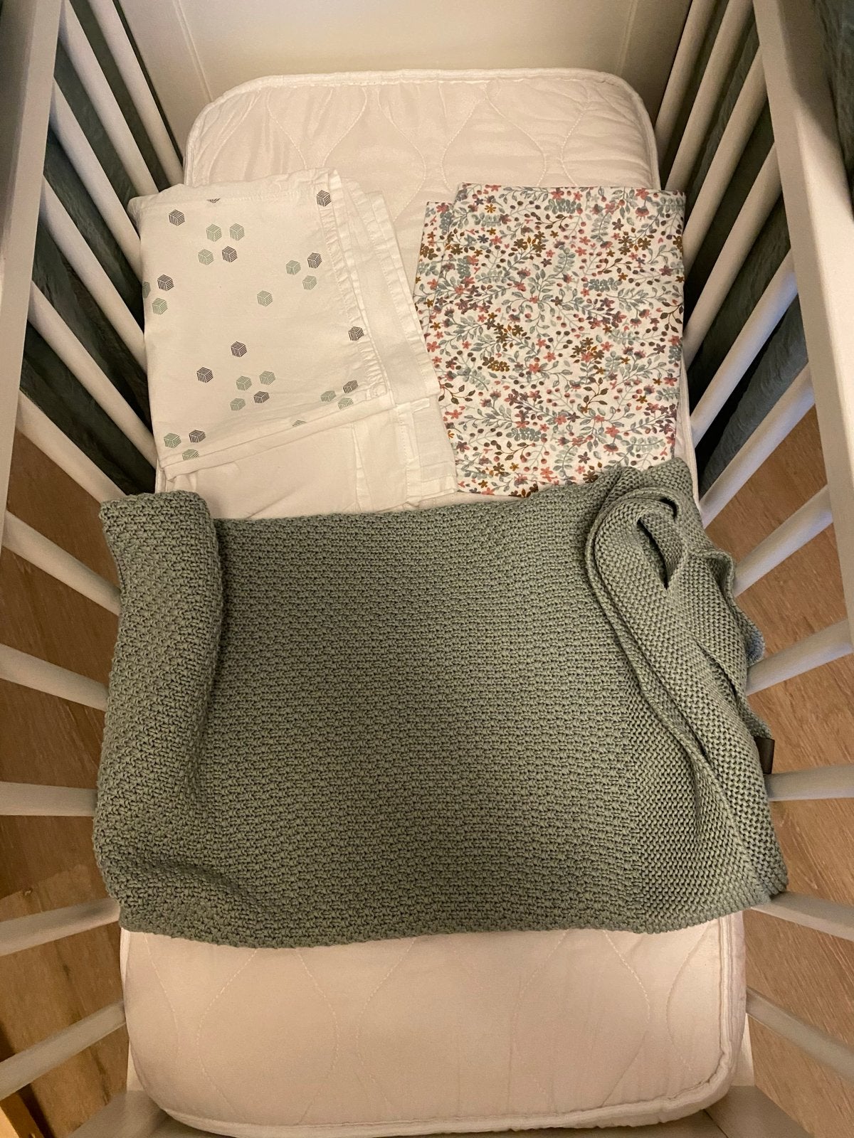 Groen wiegdekentje met twee bijpassende lakentjes, Ophalen, Gebruikt, Wit, Jongetje of Meisje