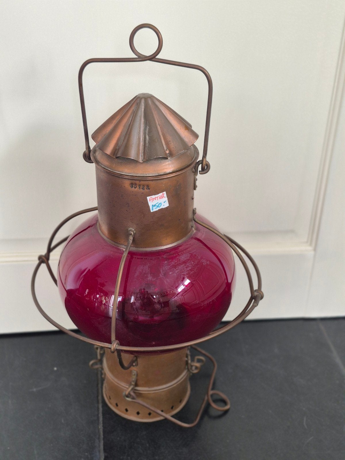 uivormige bollantaarn scheepsolielamp (red onion lantern), Ophalen
