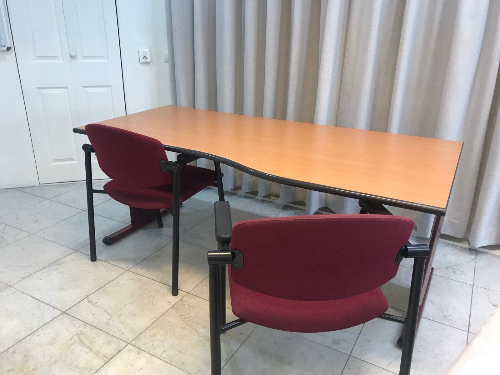 Bureau met ergonomische vormgeving, Huis en Inrichting, Ophalen