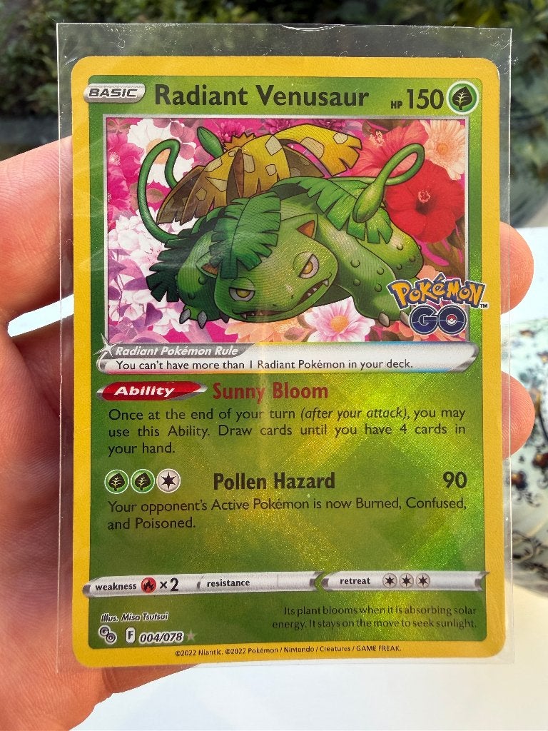 Pokemon Radiant Venusaur #04, Ophalen of Verzenden, Zo goed als nieuw, Losse kaart