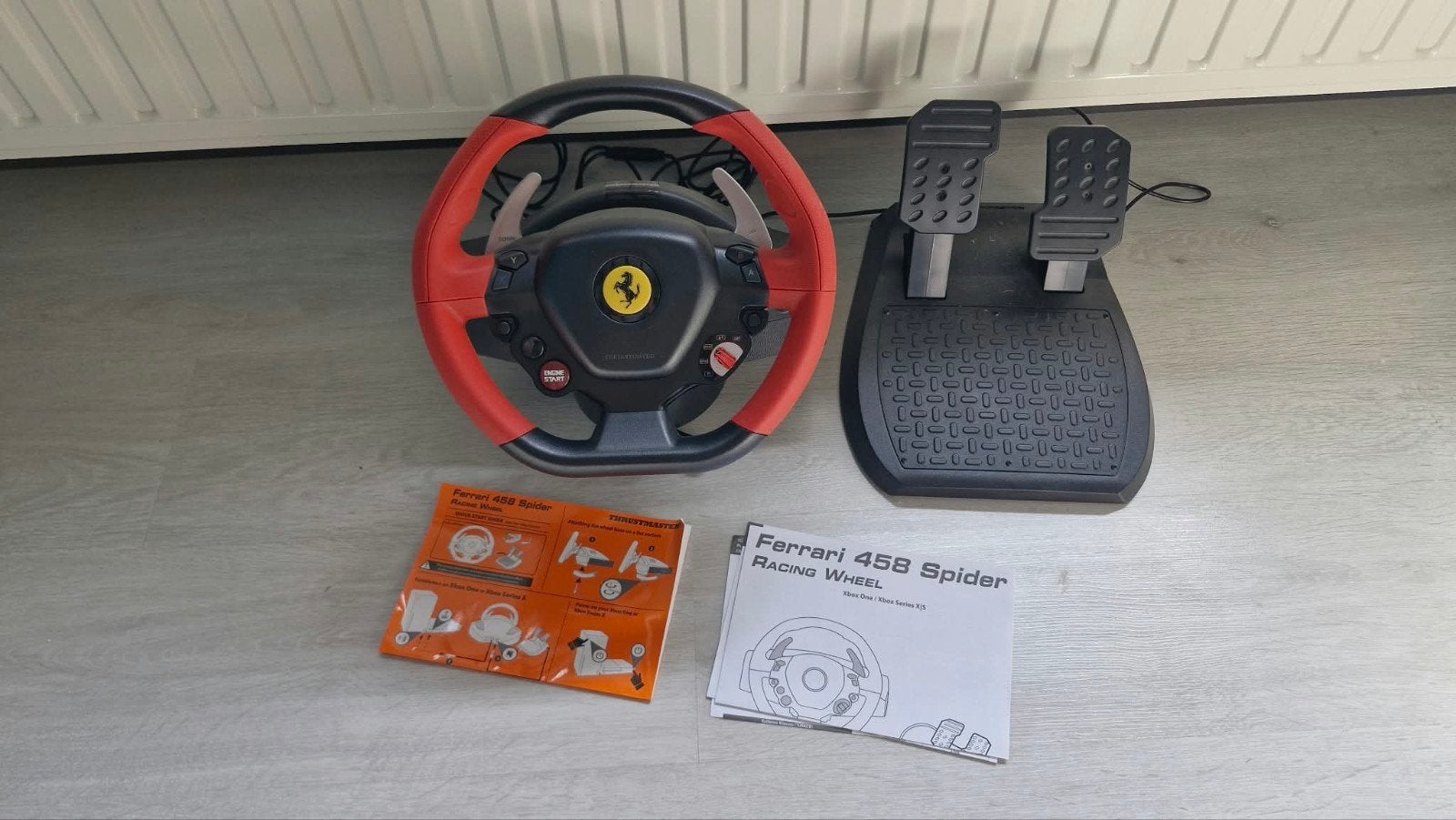 Thrustmaster Ferrari 458 Spider racestuur met pedalen., Ophalen of Verzenden, Overige merken, Zo goed als nieuw