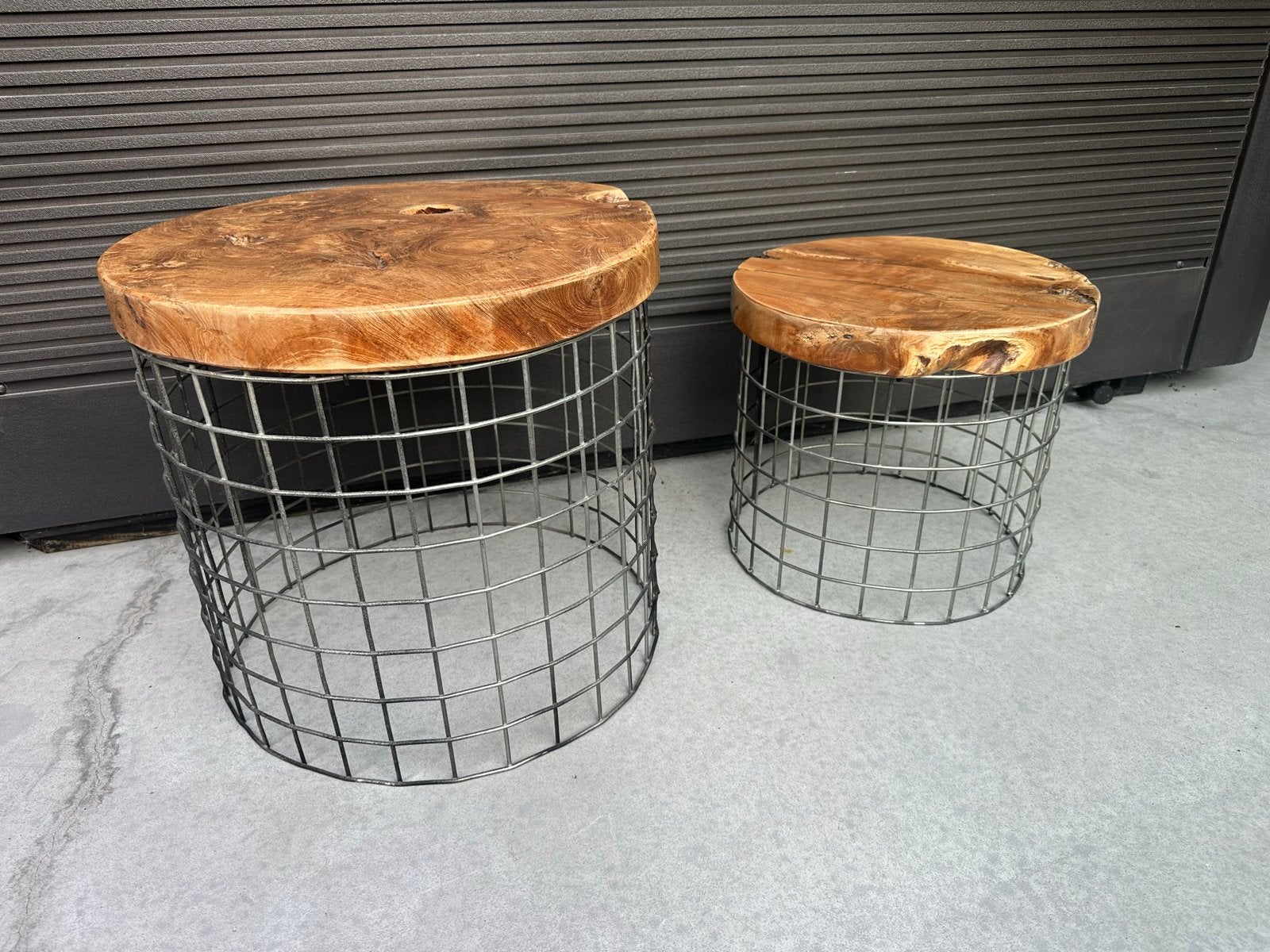 Set van 2 bijzettafels/krukjes met houten blad en metalen, Ophalen, Zo goed als nieuw, Hout