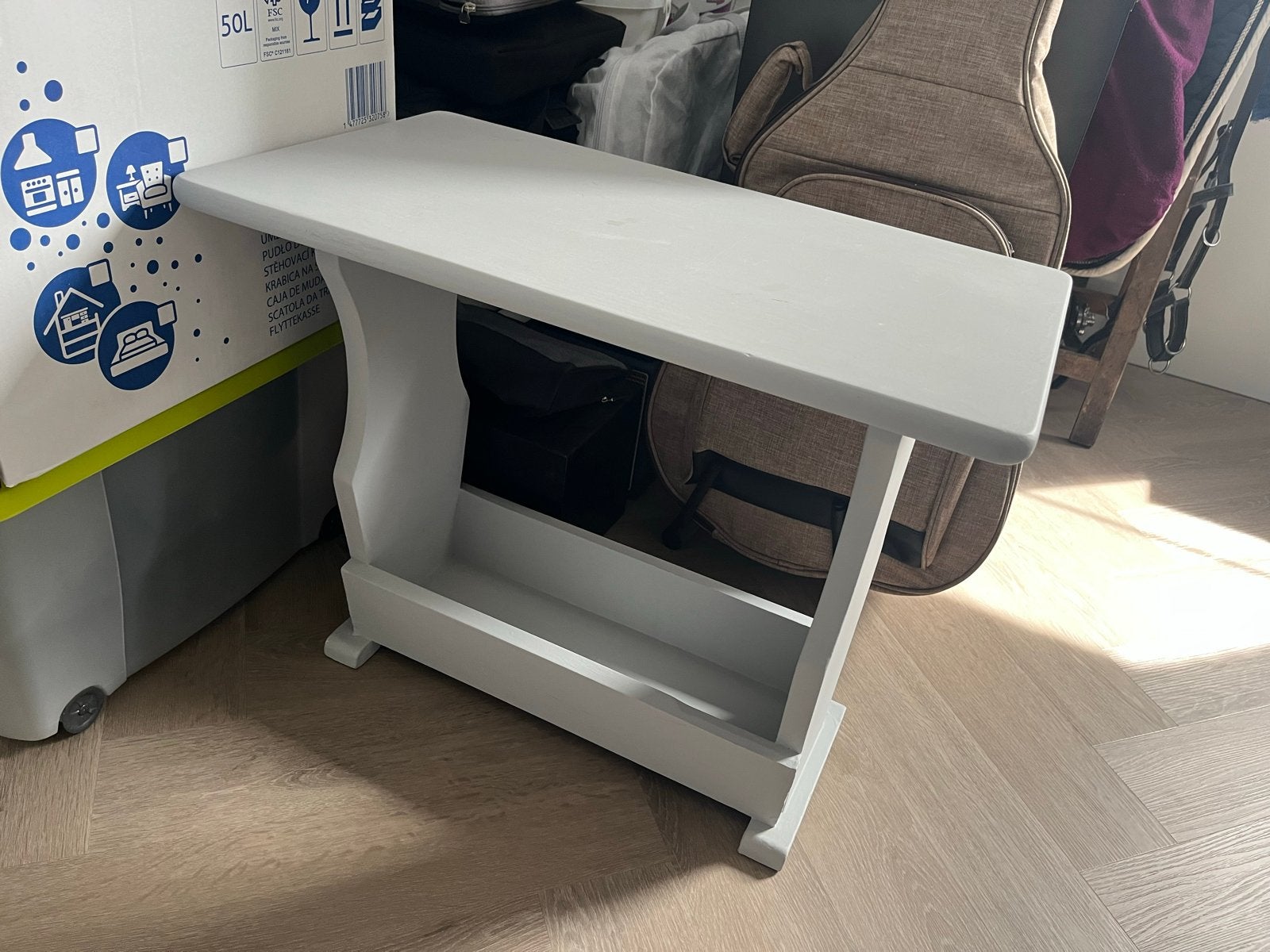 Witte houten bijzettafel - Gebruikt, Huis en Inrichting, Ophalen, Minder dan 45 cm, Gebruikt, 55 tot 75 cm