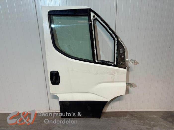 Portier 2Deurs rechts van een Iveco New Daily