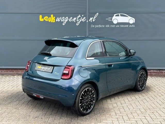 Fiat 500 e La Prima 42 kWh *leder *camera *stoelverw. *17", Dealer onderhouden, Gebruikt, 118 pk, 4 stoelen