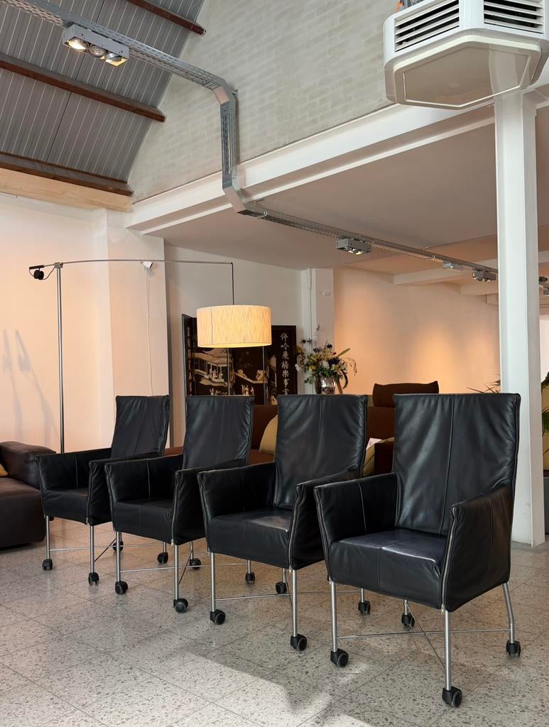 4 Montis Chaplin stoelen zwart leder/wieltjes, Huis en Inrichting, Stoelen, Ophalen, Zo goed als nieuw, Zwart