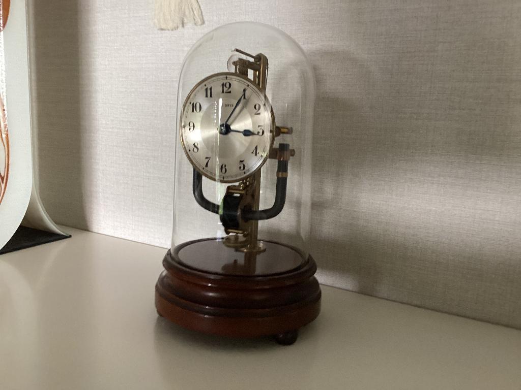 BULLE  CLOCKETTE  CLOCK MET GLAZEN STOLP  I.Z.G.ST., Antiek en Kunst, Antiek | Klokken, Ophalen of Verzenden