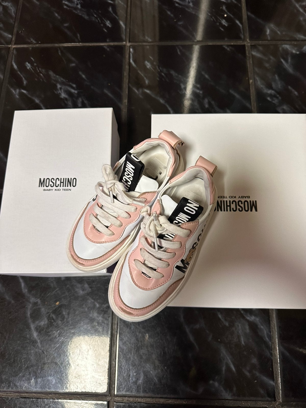 Moschino schoenen, Ophalen of Verzenden, Zo goed als nieuw, Jongetje of Meisje, Schoentjes