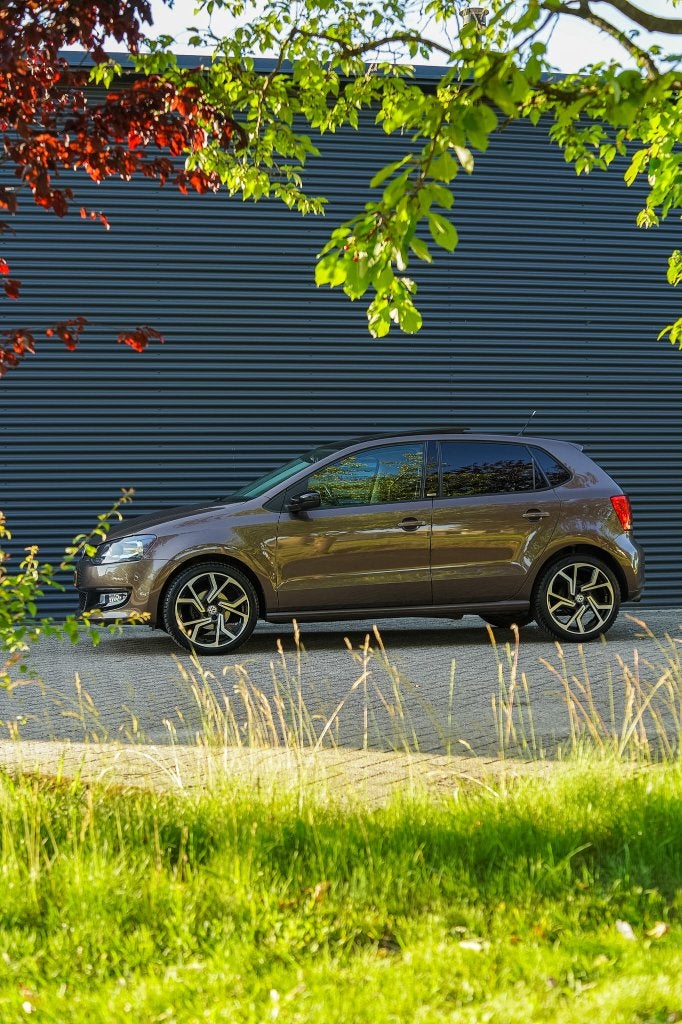 Volkswagen Polo 1.4 63KW AUT 2011 Bruin, met nieuwe apk, Stof, Zwart, 4 cilinders, Bruin