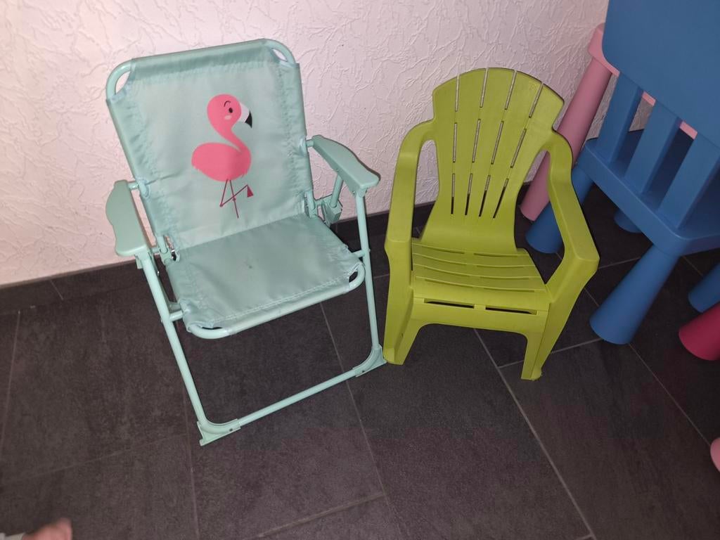 Kinderstoeltjes: opvouwbaar flamingo en groen plastic, Ophalen