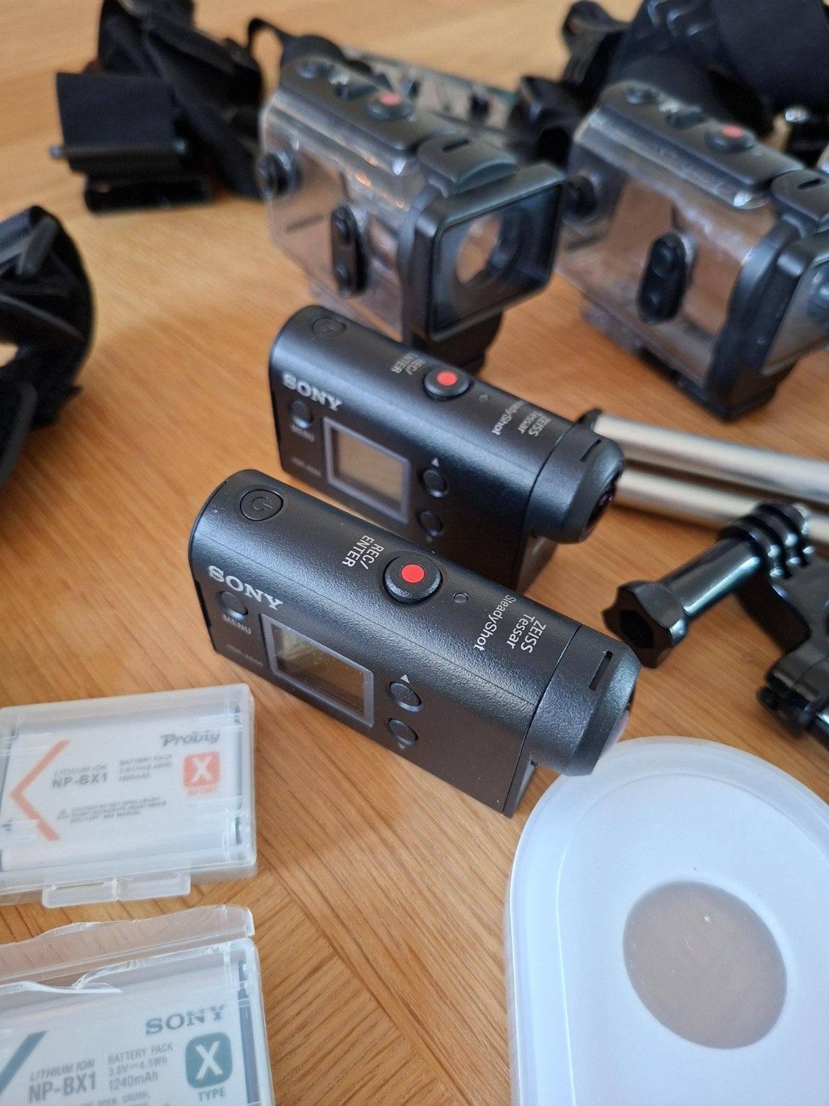 2x Sony HDR-AS50 Action Camera's met diverse accessoires, Ophalen of Verzenden, Zo goed als nieuw, Sony