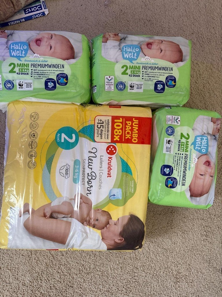 Pakket Maat 2 Luiers (234 stuks!) - Kruidvat & Hallo Welt, Ophalen, Nieuw