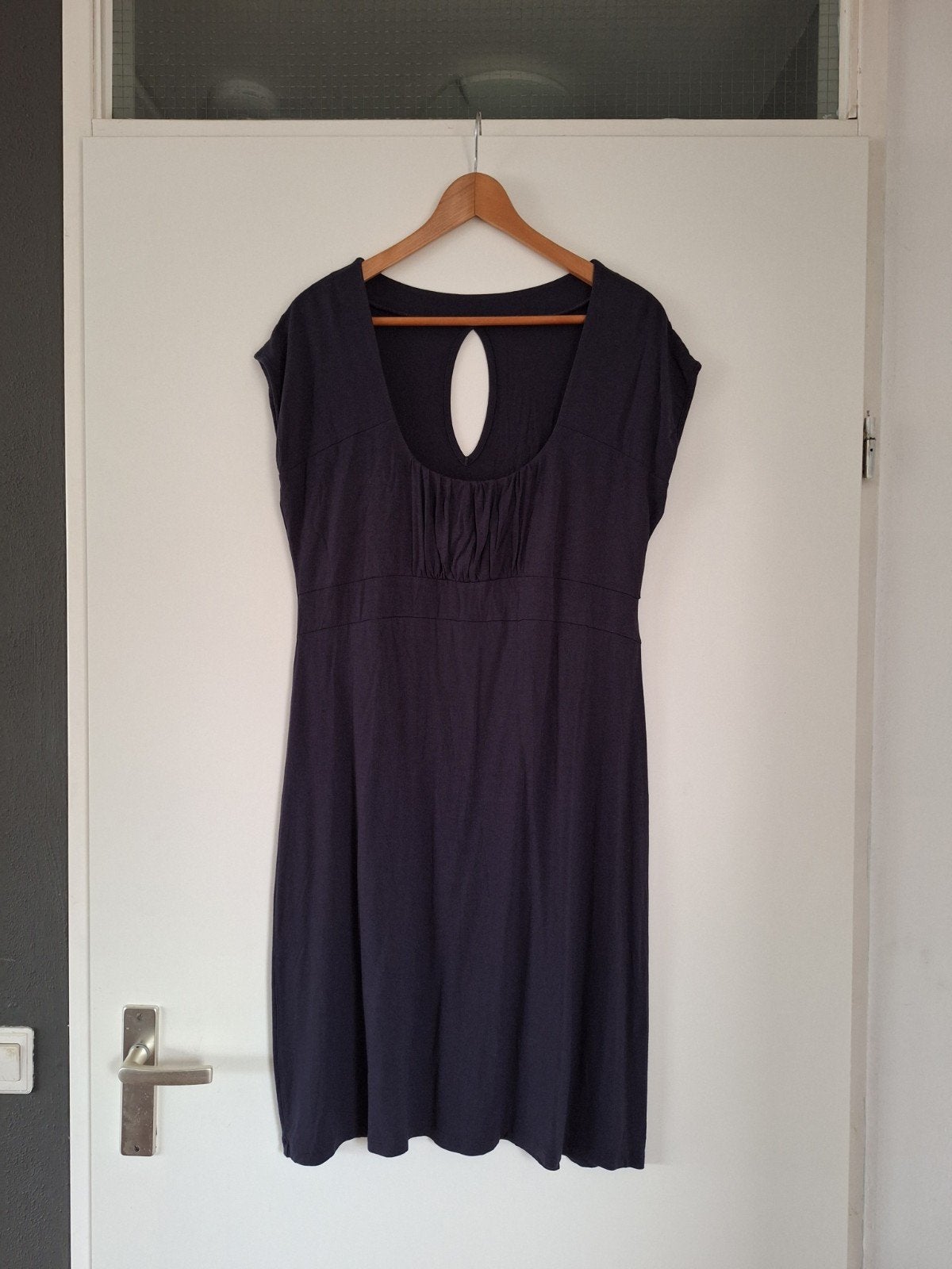 Mooi donkerblauw jurkje met mooie hals en rug mt. 42 €3,-, Blauw, Maat 42/44 (L), Ophalen of Verzenden, Zo goed als nieuw