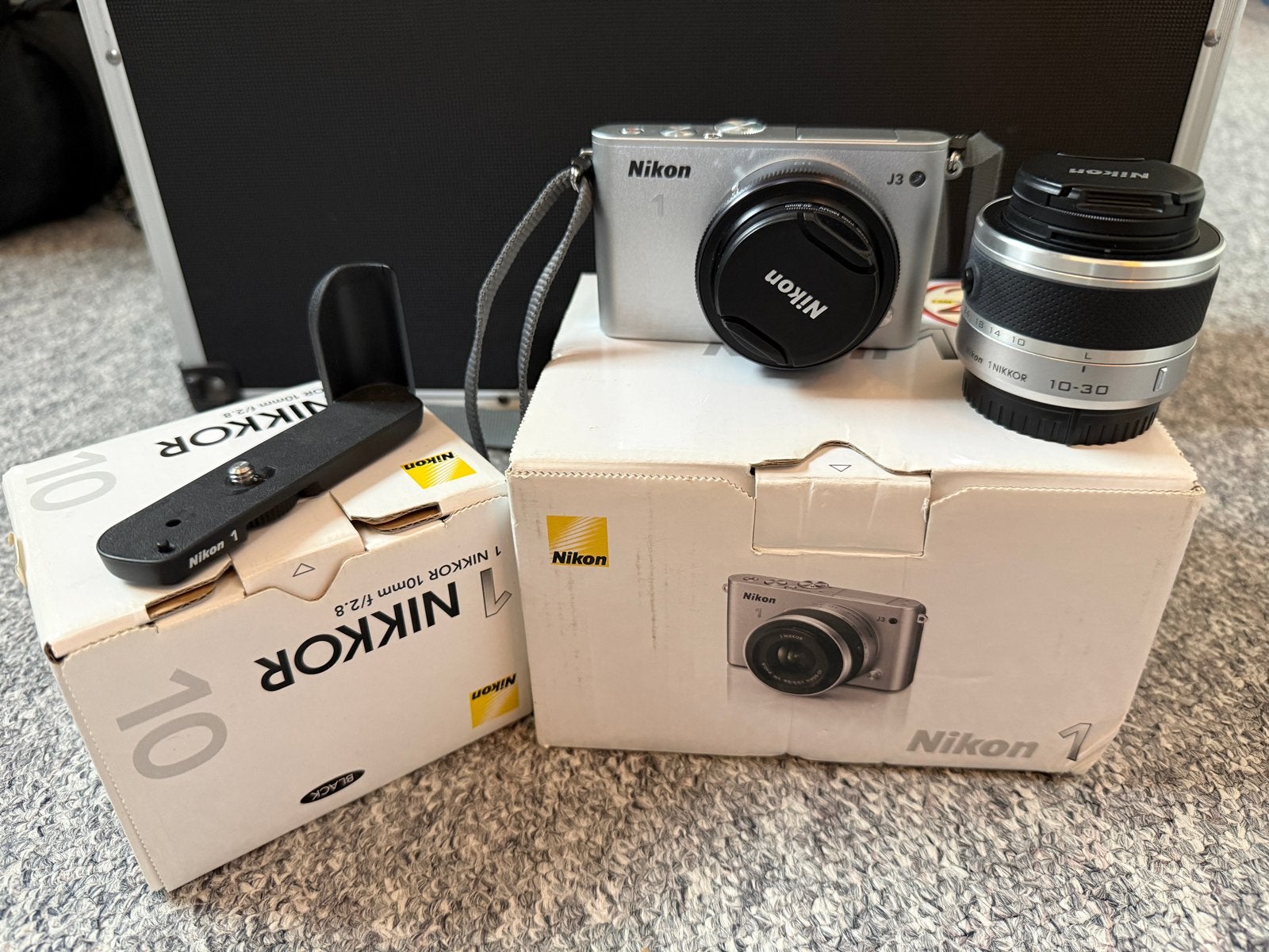 Nikon 1 J3 met NIKKOR 10-30mm en 10mm, Ingebouwde flitser, Ophalen of Verzenden, Zo goed als nieuw, 4 t/m 7 keer