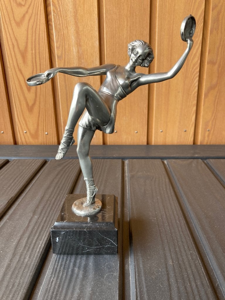 Vintage Art deco danseres gesigneerd Fayral, Antiek en Kunst, Kunst | Beelden en Houtsnijwerken, Zilver, Art deco, Ophalen of Verzenden