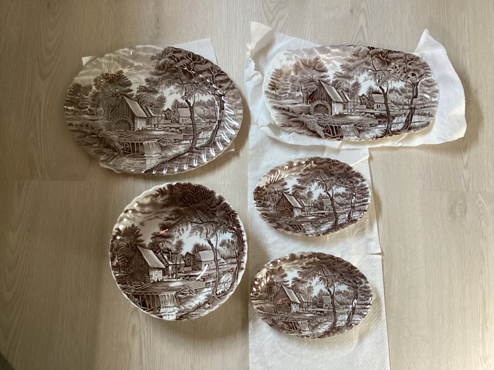 Johnson Bothers bruin Watermill delen servies., Antiek en Kunst, Antiek | Servies los, Ophalen of Verzenden