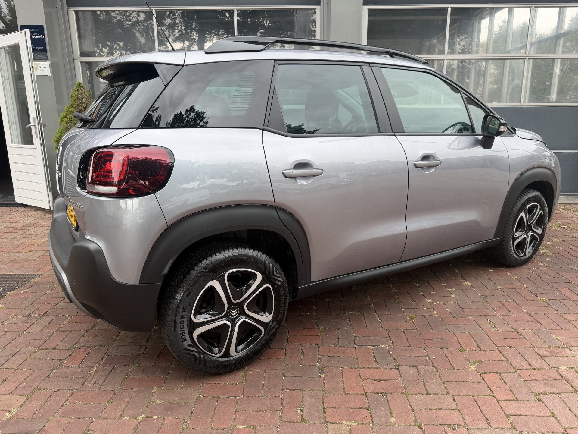 Citroën C3 Aircross 1.2 PureTech Shine Bj 2021 Km 92.000 Ho, Auto's, Voorwielaandrijving, Dealer onderhouden, Gebruikt, 1199 cc