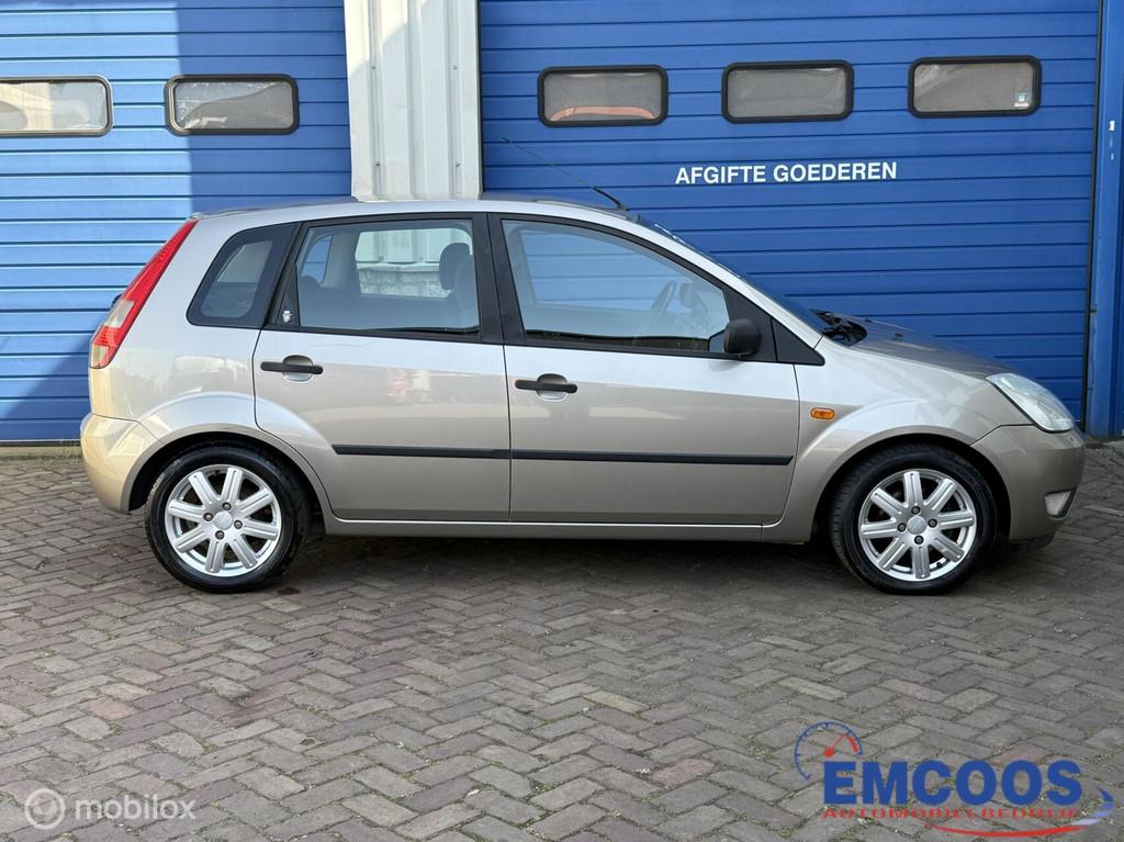 Ford Fiesta 1.6-16V Ghia * Airco * Automaat * 5 deurs *, Auto's, 1596 cc, 101 pk, 4 cilinders, Origineel Nederlands
