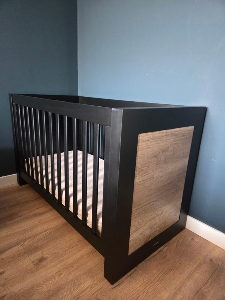 Kidsmill Long Island ledikant zwart met AeroSleep compleet, Zo goed als nieuw, Minder dan 140 cm, Minder dan 70 cm, Ophalen