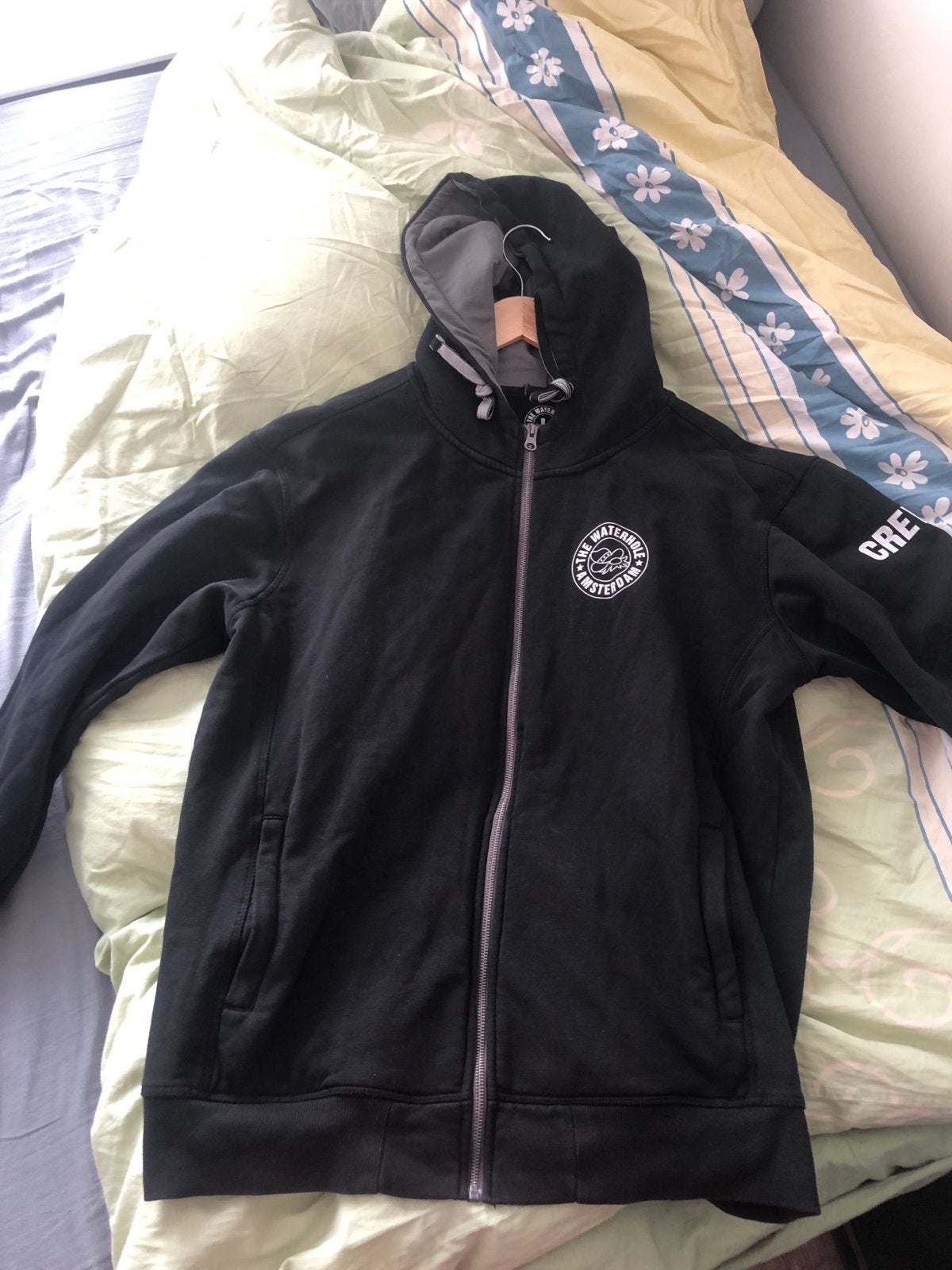 The Waterhole Amsterdam Hoodie Zwart Maat L, Ophalen of Verzenden, Zo goed als nieuw, Maat 52/54 (L), Zwart