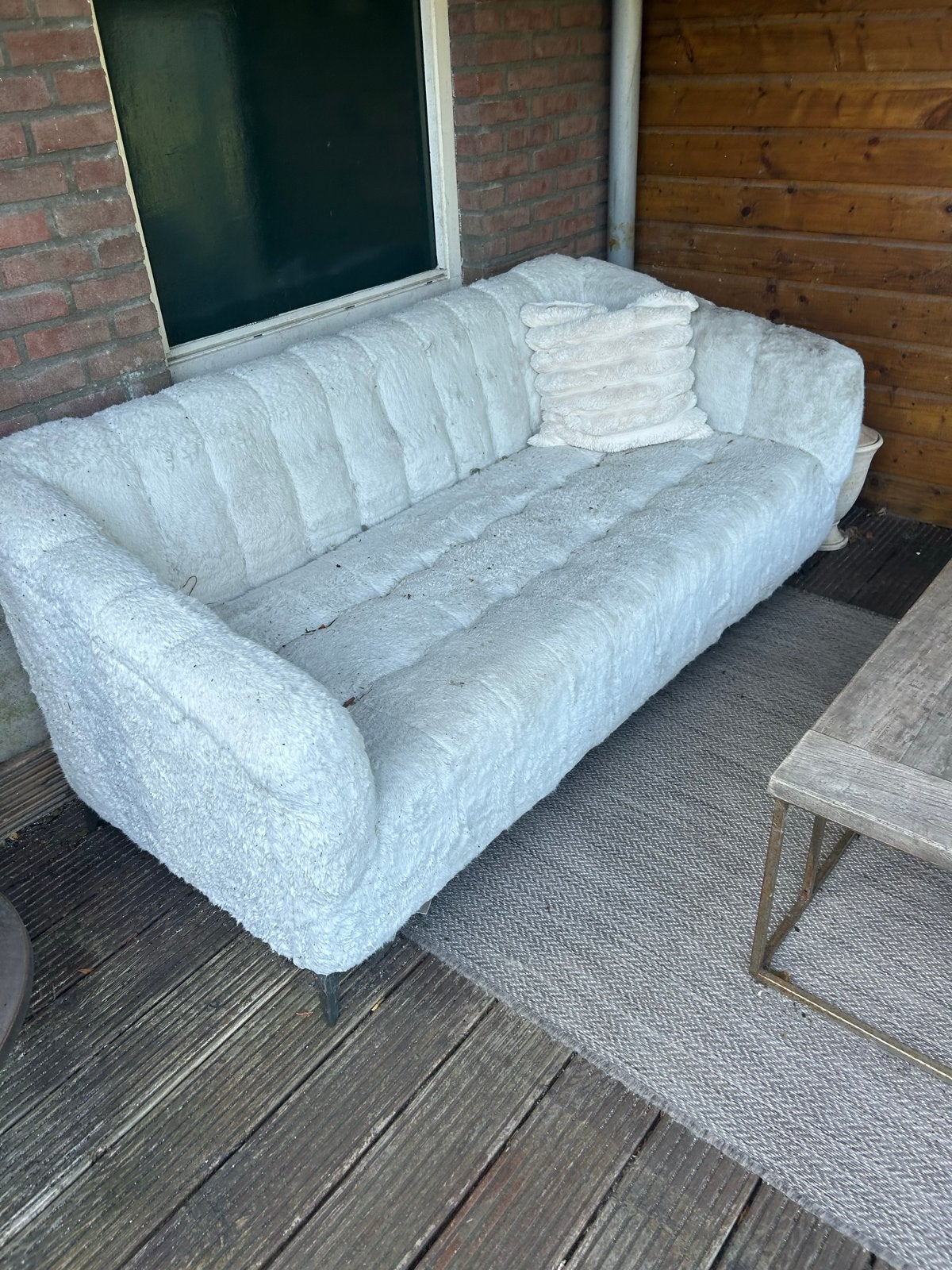 Witte teddy bank met beschadigingen, Huis en Inrichting, Banken | Sofa's en Chaises Longues, Ophalen, Gebruikt, 150 tot 200 cm