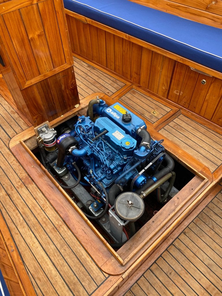 Foto 11 van Stalen geklonken sloep 7,85 m | Solé diesel 33 pk