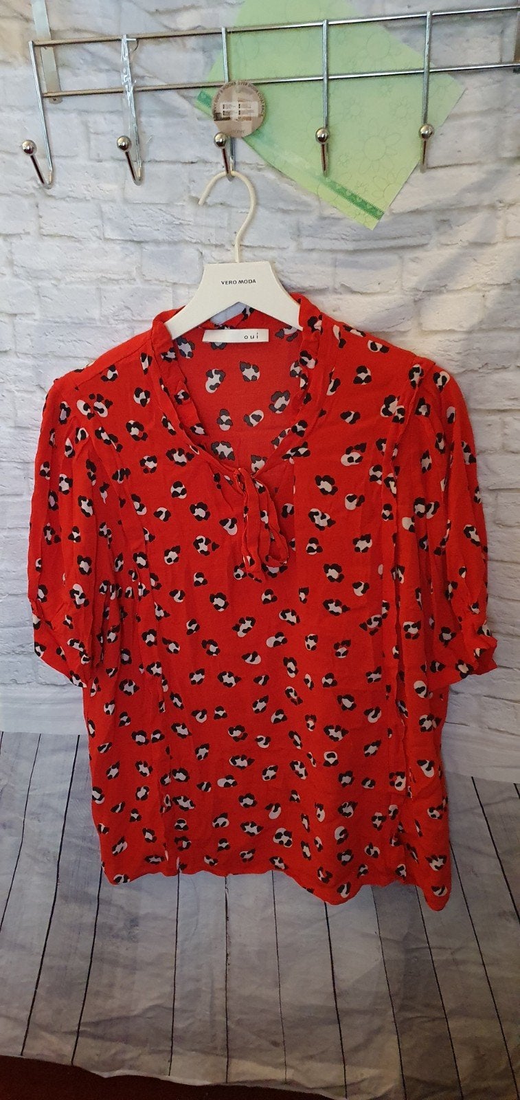 Nieuwe rode blouse met luipaardprint van Oui, Maat 38/40 (M), Verzenden, Nieuw, Rood