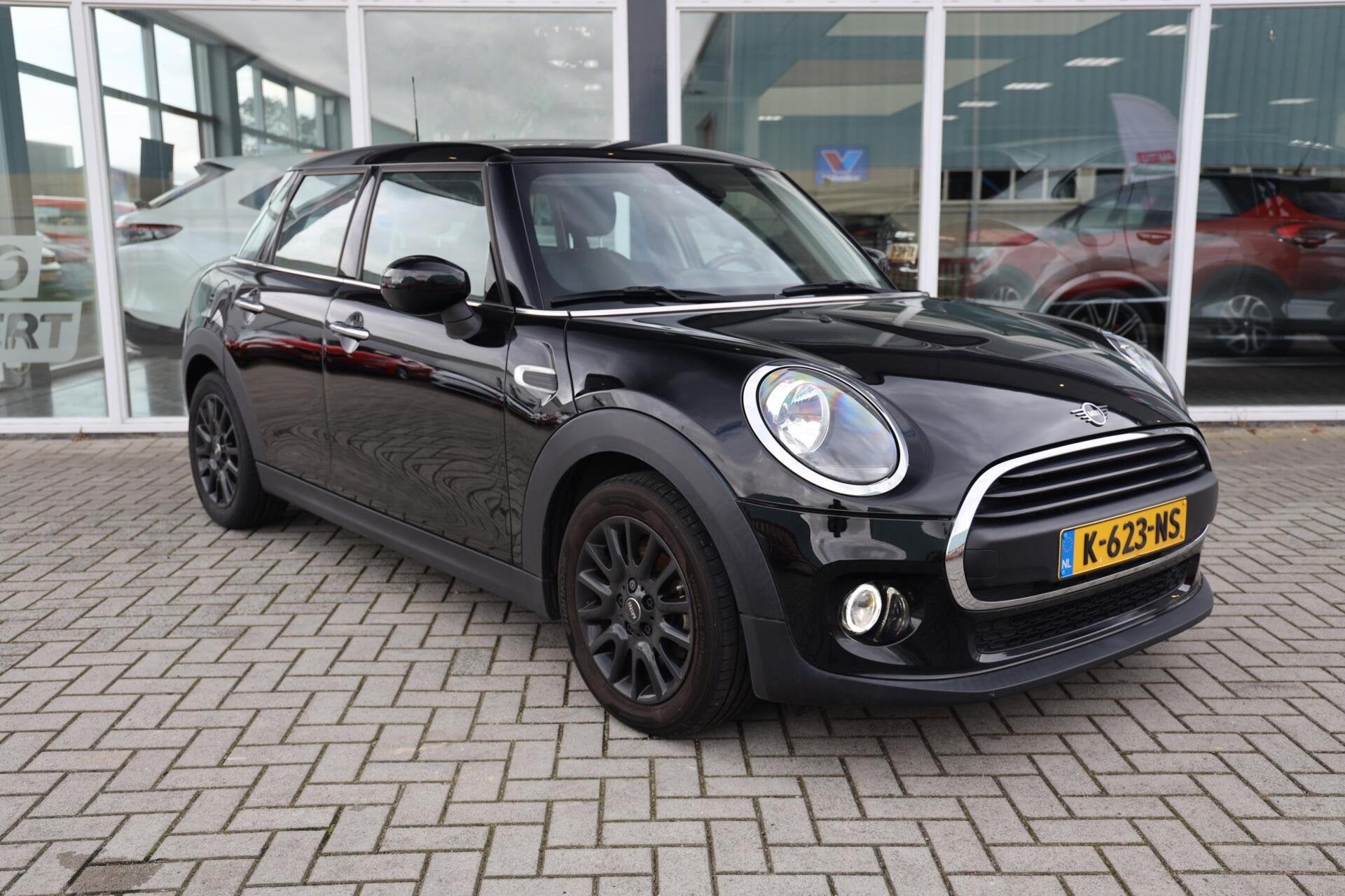 Mini 5-Deurs 1.5 One Business Edition|Navi|Clima|Cruise|Tele, Auto's, Voorwielaandrijving, Dealer onderhouden, Gebruikt, Euro 6