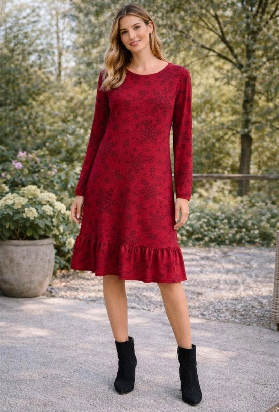 Fluwelen rode jurk met zwarte print – maat M, Kleding | Dames, Maat 38/40 (M), Ophalen of Verzenden, Zo goed als nieuw, Boven de knie