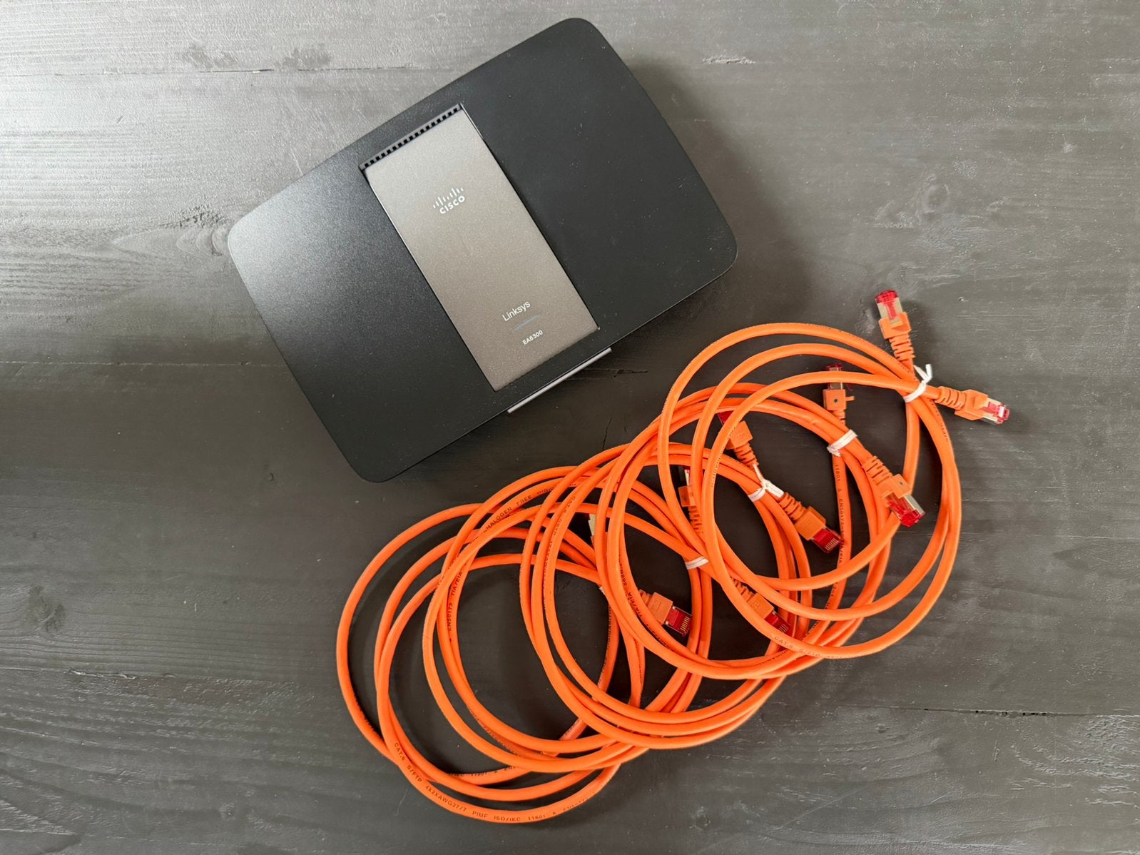 Cisco Linksys Smart Router, WiFi + netwerkkabels, Ophalen of Verzenden, Zo goed als nieuw, Router, Cisco