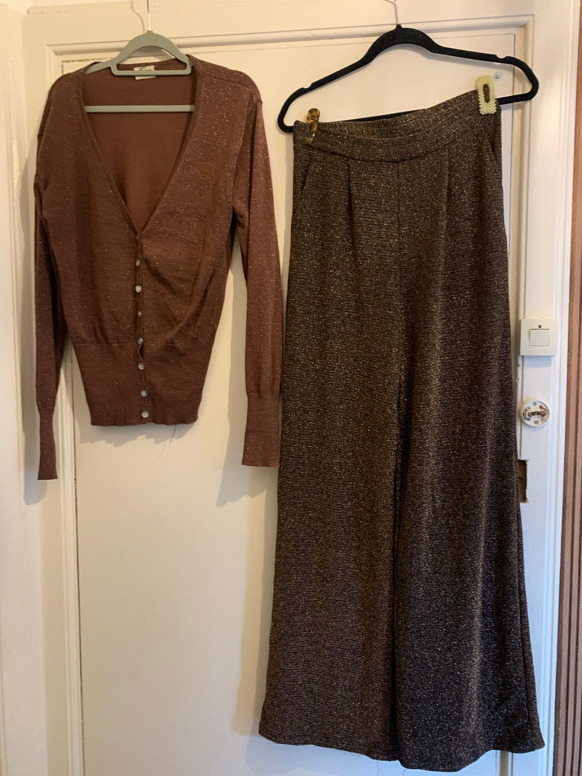 Glitter set: vestje en broek, maat L, Kleding | Dames, Broeken en Pantalons, Bruin, Maat 42/44 (L), Ophalen of Verzenden, Lang