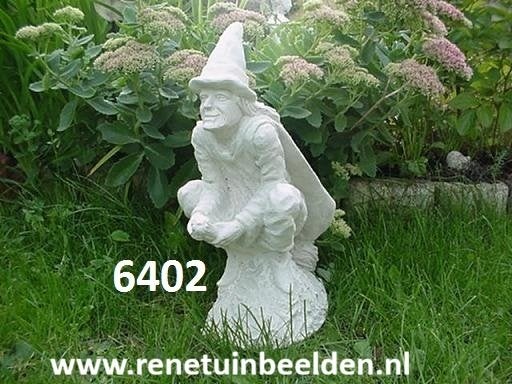 Heks op bezem.  nr 6402., Tuin en Terras, Ophalen, Nieuw, Beton, Mensenbeeld