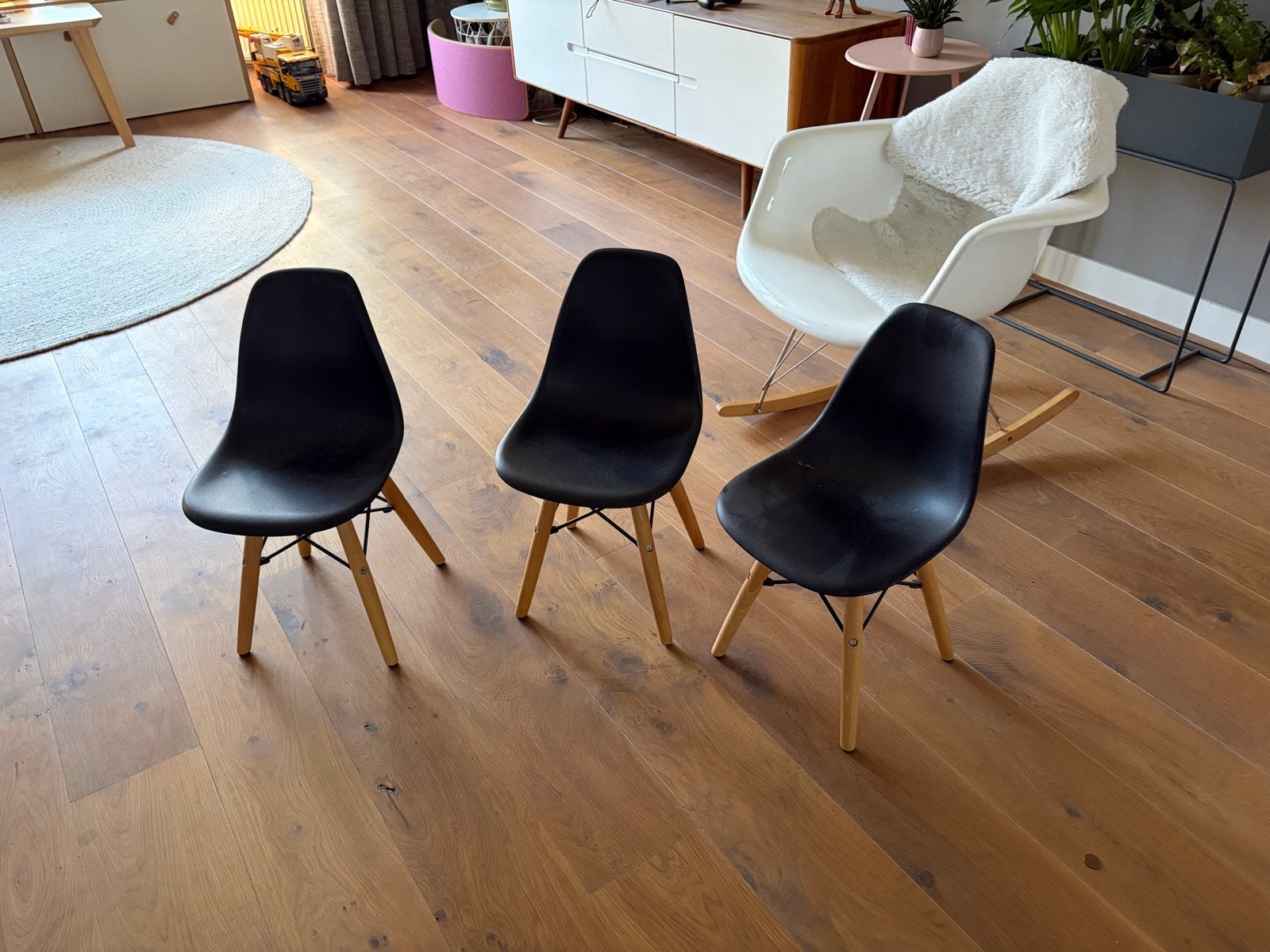 3 zwarte kinderstoeltjes - Eames DSW replica, Ophalen, Drie, Zwart, Zo goed als nieuw
