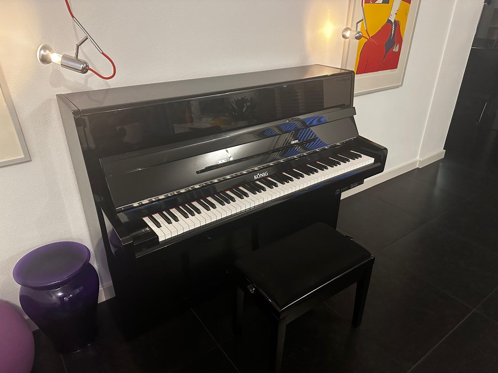 Konig Piano 109 SILENT Zwart Hoogglans met Chroom, Ophalen, Zwart, Zo goed als nieuw, Piano