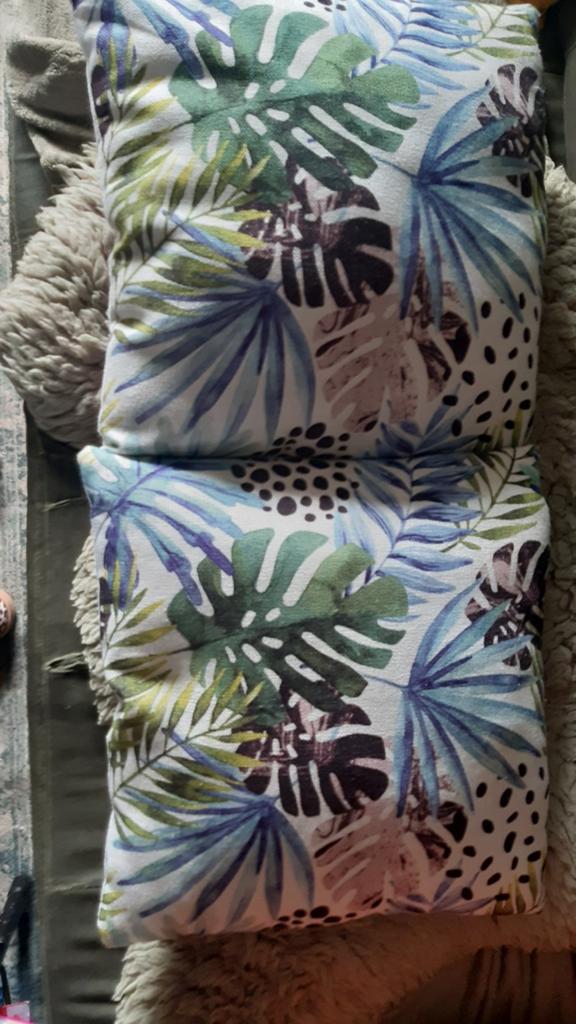 2 mooie kussens van intratuin  met botanische print izgs, Ophalen, Zo goed als nieuw, Blauw, Vierkant