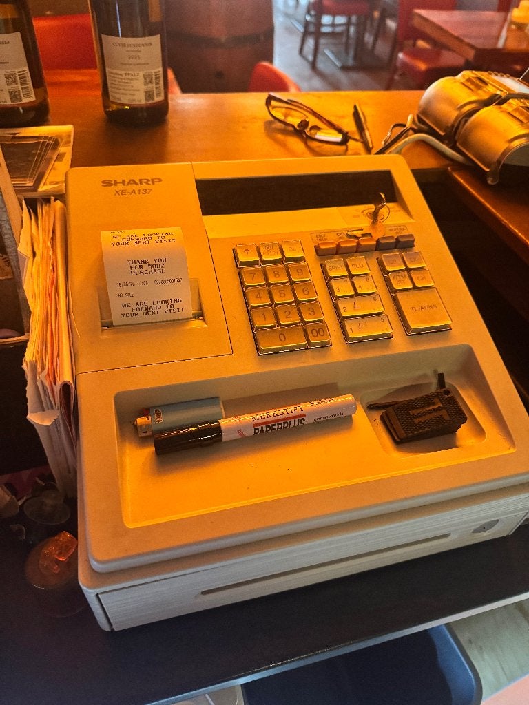 2 x Kassa Sharp XE-A137 + 2 x PIN Verifone VX520, Zakelijke goederen, Kantoor en Winkelinrichting | Kassa's en Betaalsystemen