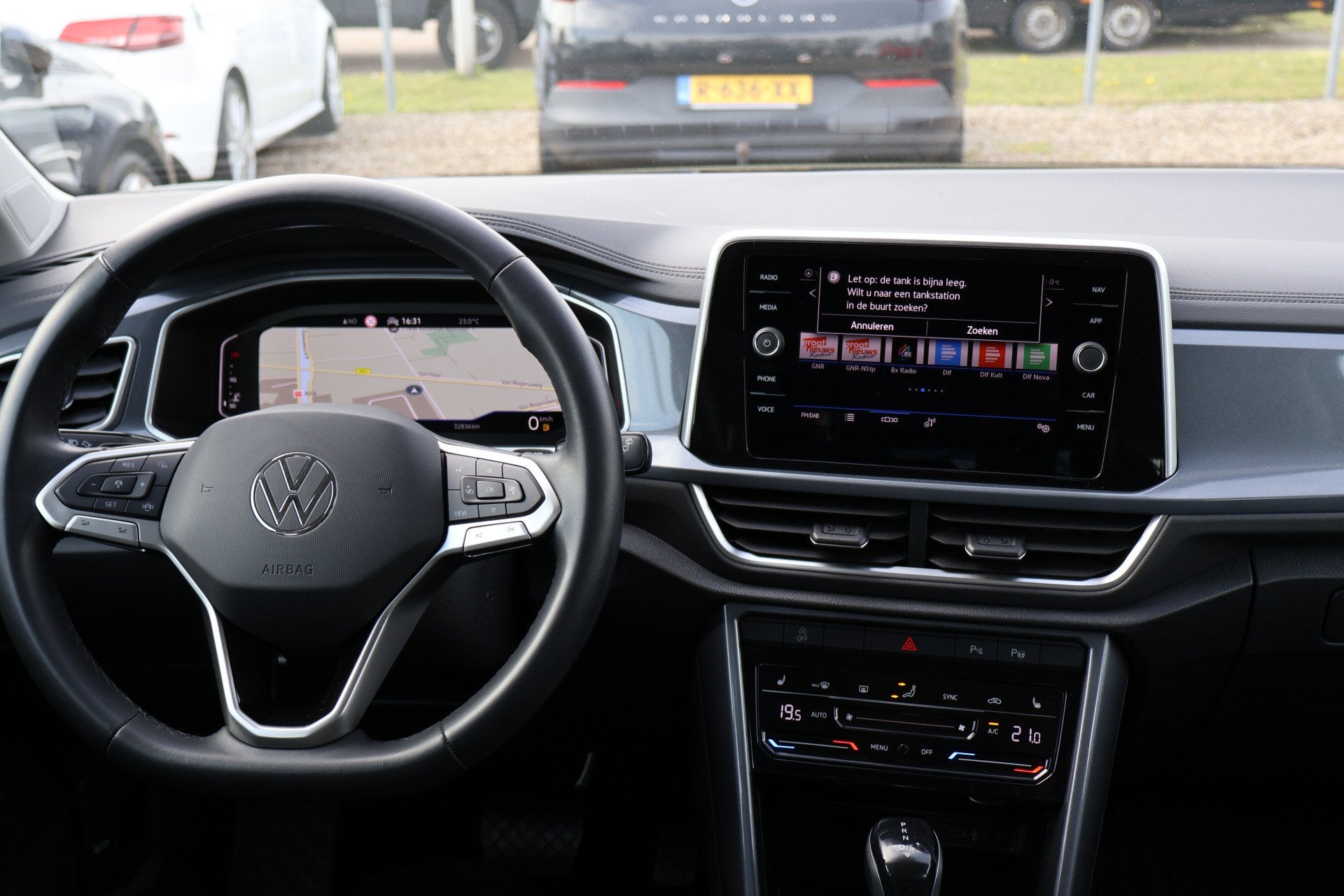 Volkswagen T-Roc 1.5 TSI Life Business, Keyless, ACC, IQligh, Auto's, Dealer onderhouden, Stof, 4 cilinders, 1253 kg