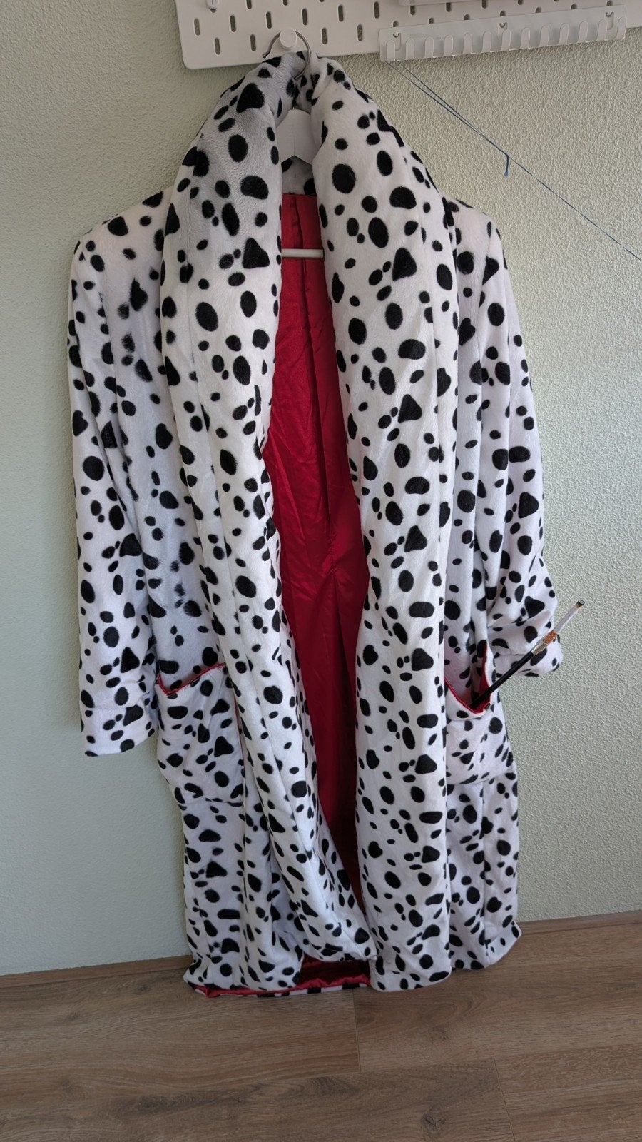 Cruella de Vil kostuum halloween/carnaval, Ophalen, Zo goed als nieuw, Maat 42/44 (L), Carnaval
